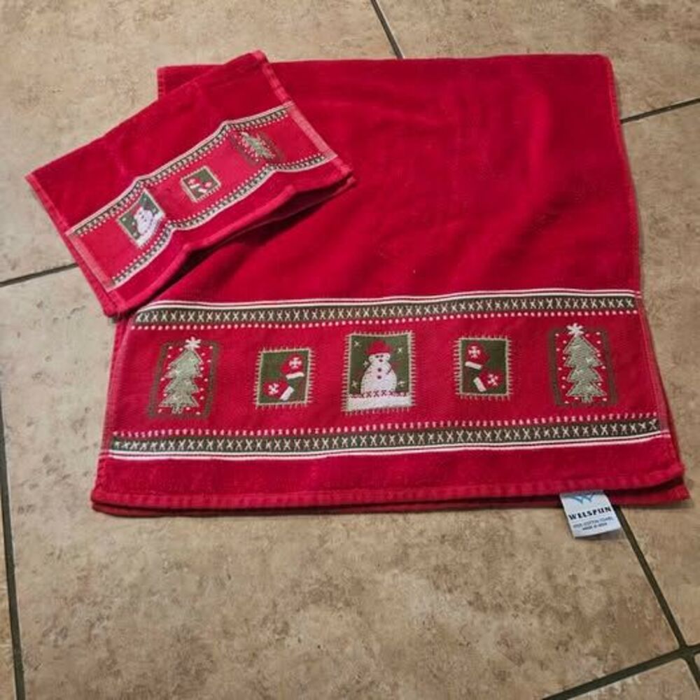 Welspun Cotton Christmas Towel Set with Christmas Tree Mittens and Snowmen